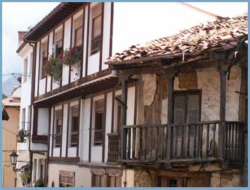 Dans les rues de POTES