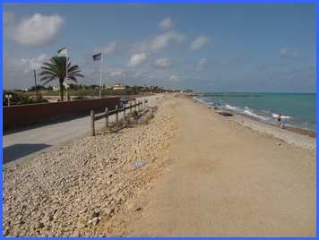 Plage face au Camping MEDITERRANEO 