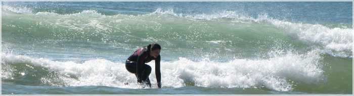 EMMA essaie de faire du surf