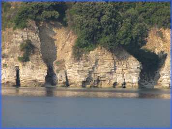 Les cotes de l'ALBANIE vue du ferry