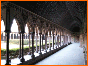 MONT SAINT MICHEL les arcades de la chapelle